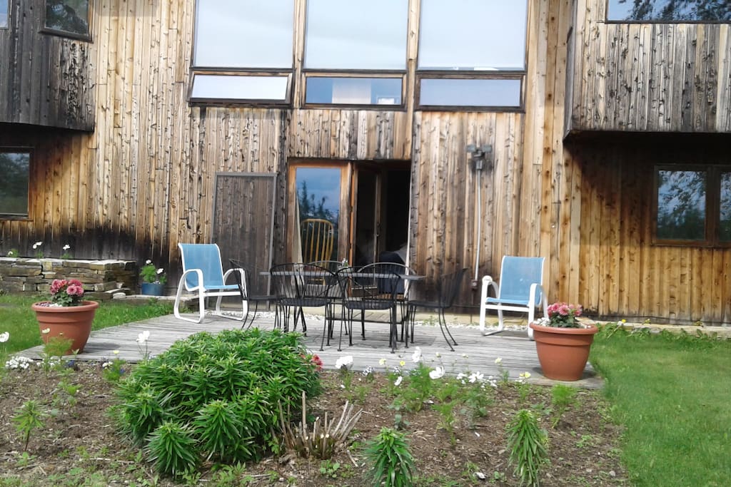 Private entrance and garden patio