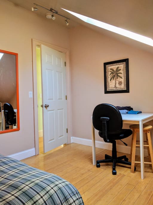 Full bed with a work space & Wifi