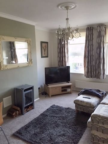 Double bedroom flat in centre of beautiful Marlow