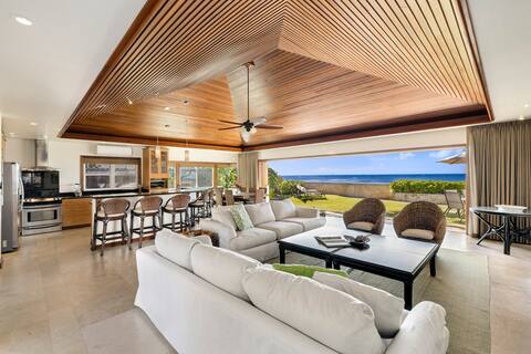 Hale Makai at Diamond Head: Stunning Oceanfront