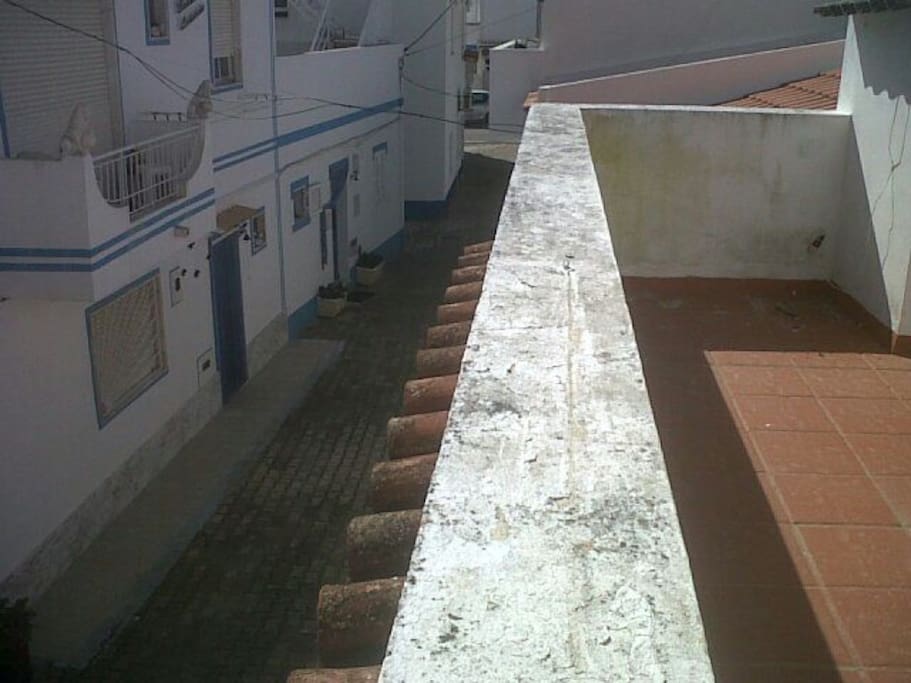 vista desde la terrasa,calle a la que da la casa