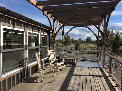 Quiet central Oregon desert retreat with a view!