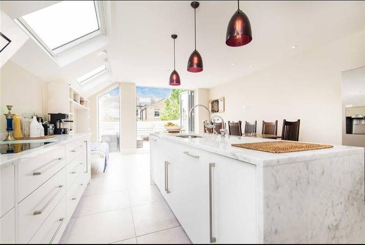 Spectacular, 4 bed open plan house in Kensal Rise gallery image 5