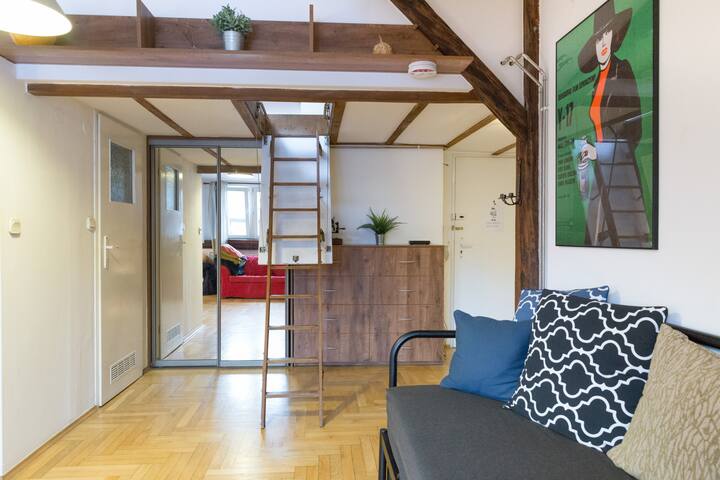 Romantic Studio in Bohemian Quarter