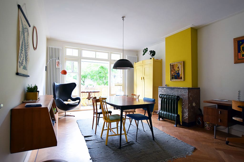 Overview of the dining table in the living room