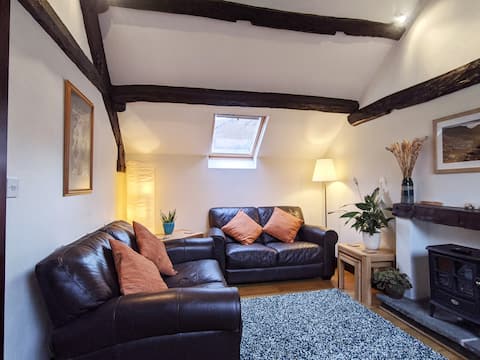 Top performing Airbnb: Cosy two bedroom cottage in Braithwaite. in Above Derwent