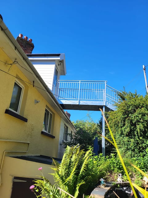 De luxe studio overlooking Fishguard Bay.