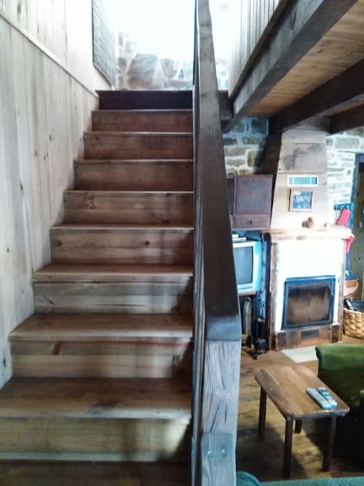 escaleras para subir al segundo piso