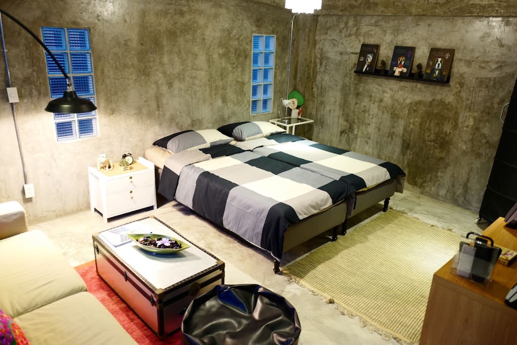 Space #1: A 32.5 sq.m. 1 bedroom/ studio with plenty of space for up to 4 guests... with 2 single beds and 2 other comfortable floor mattresses (upon request).