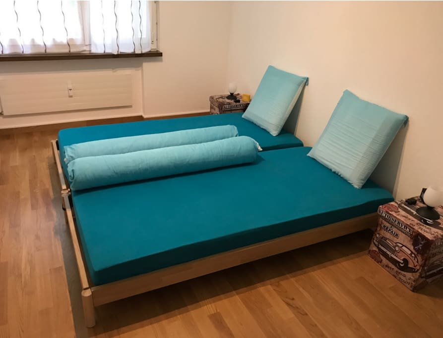 Double bed (2x 90x200cm)
