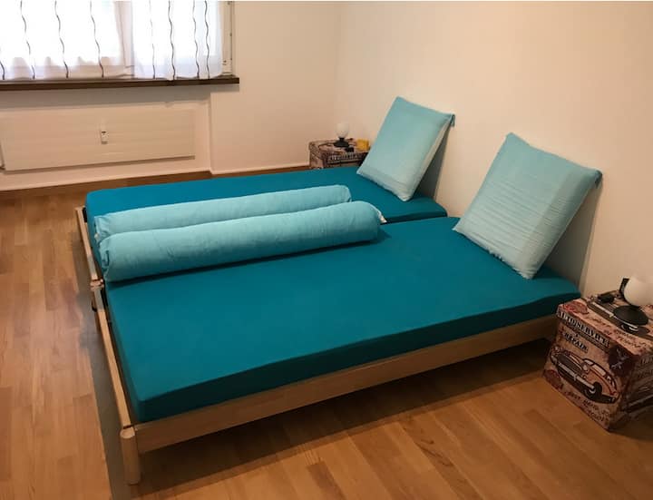 Double bed (2x 90x200cm)