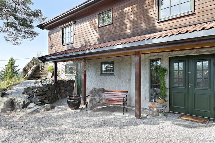 Independent suit in rustic cottage near Tusenfryd