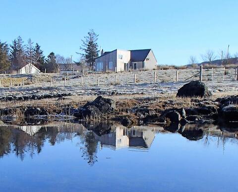 Cuan Beag - a peaceful sea shoreline retreat.