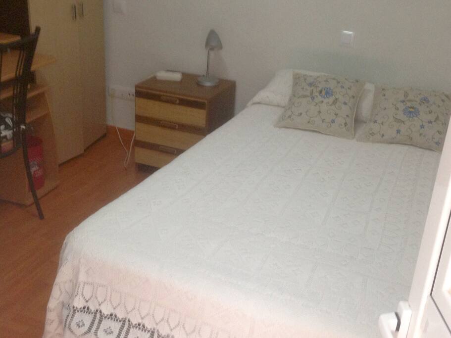 habitación cama matrimonio