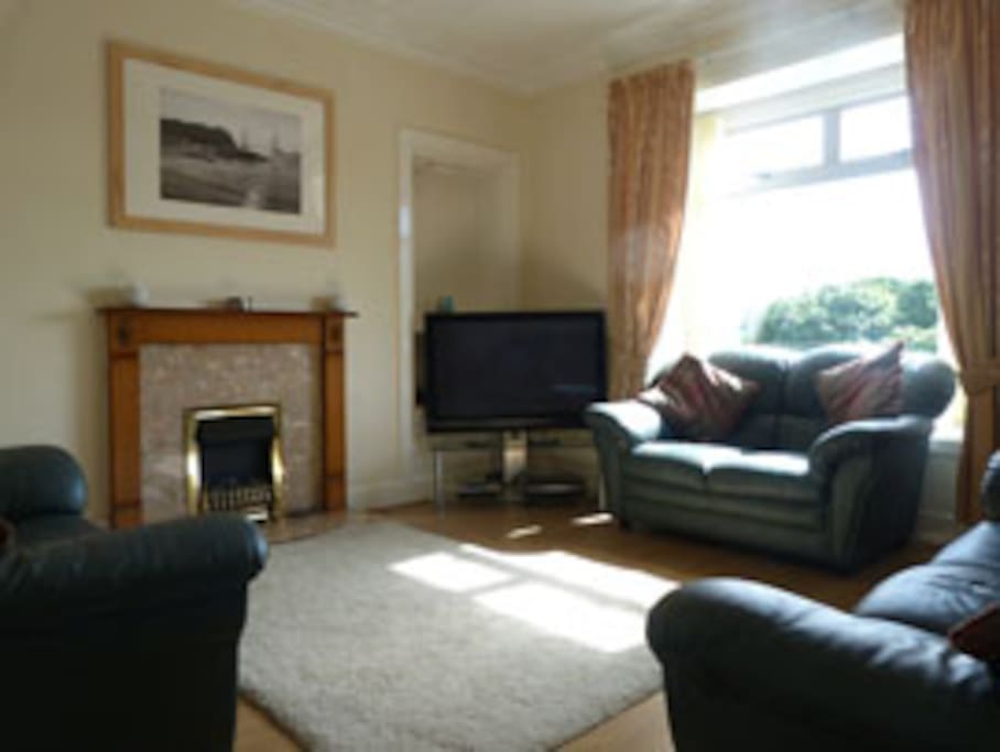 Lounge with Flat screen TV, DVD