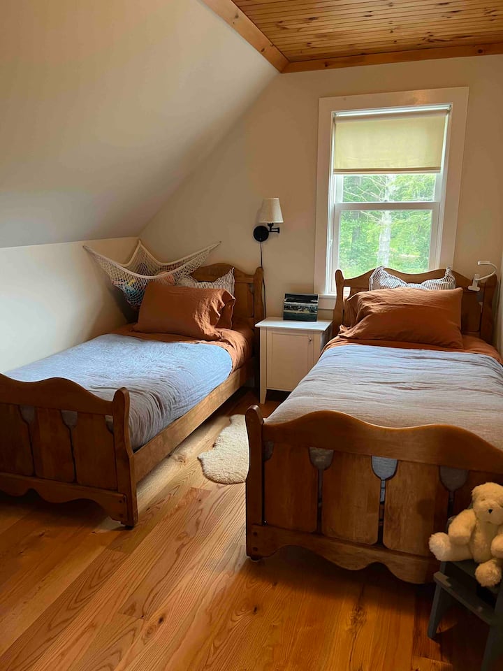 Tercer dormitorio con dos camas de una plaza