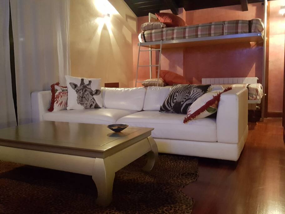ZONA SOFA HABITACION FAMILIAR