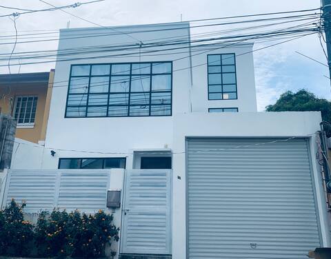 White Rock Home Rental: 3-Storey&3BR ModernHouse