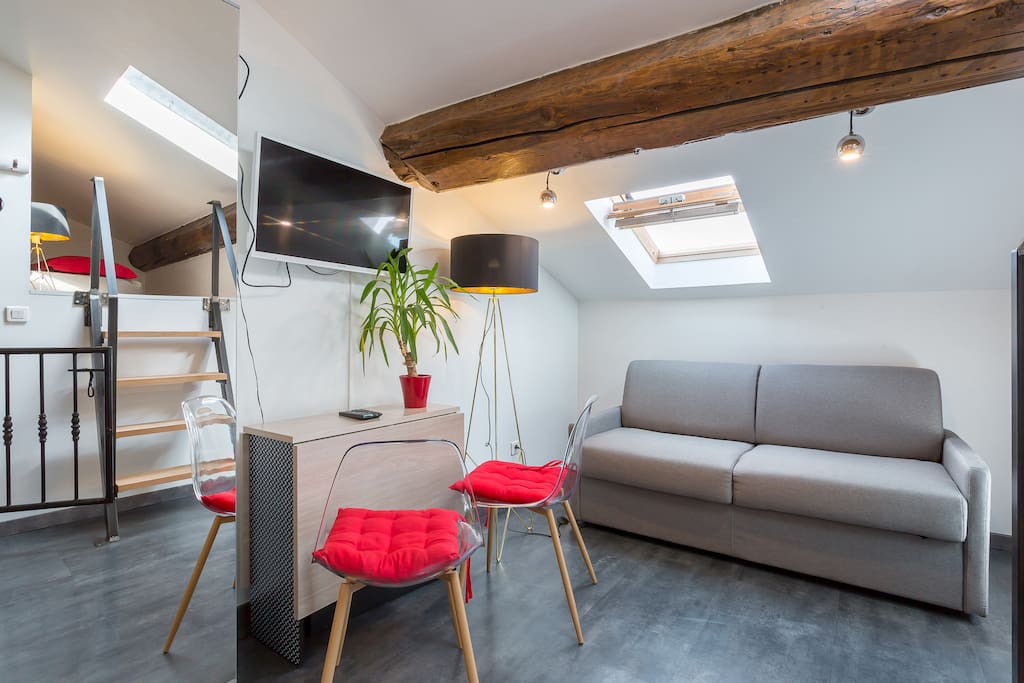 salon, TV, table pliable