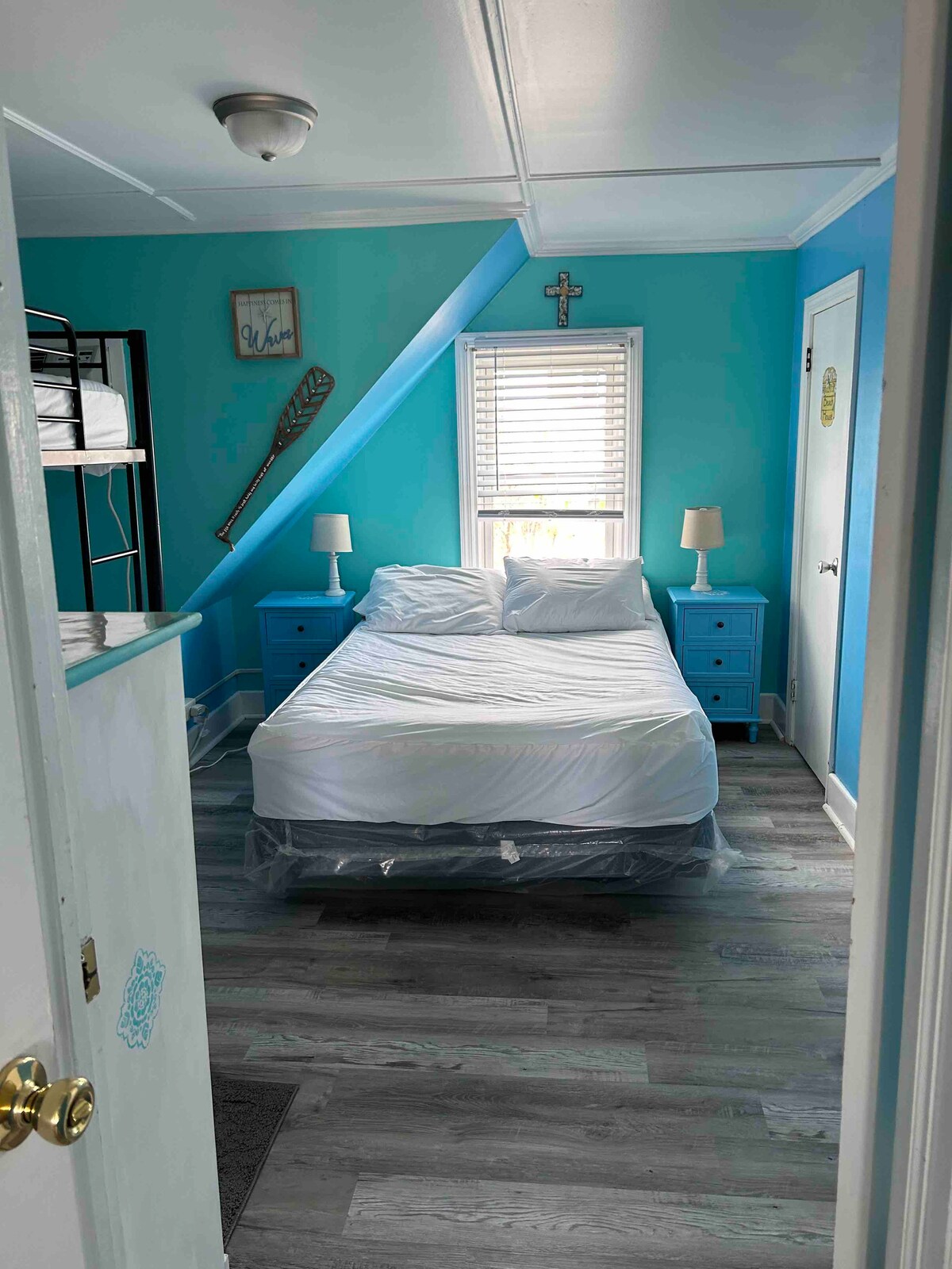 ห้องนอนพร้อมเตียงใหญ่ 