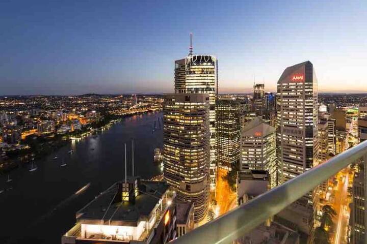 🦓African Escape on Level 38🦓Balcony with Views🦓 gallery image 3