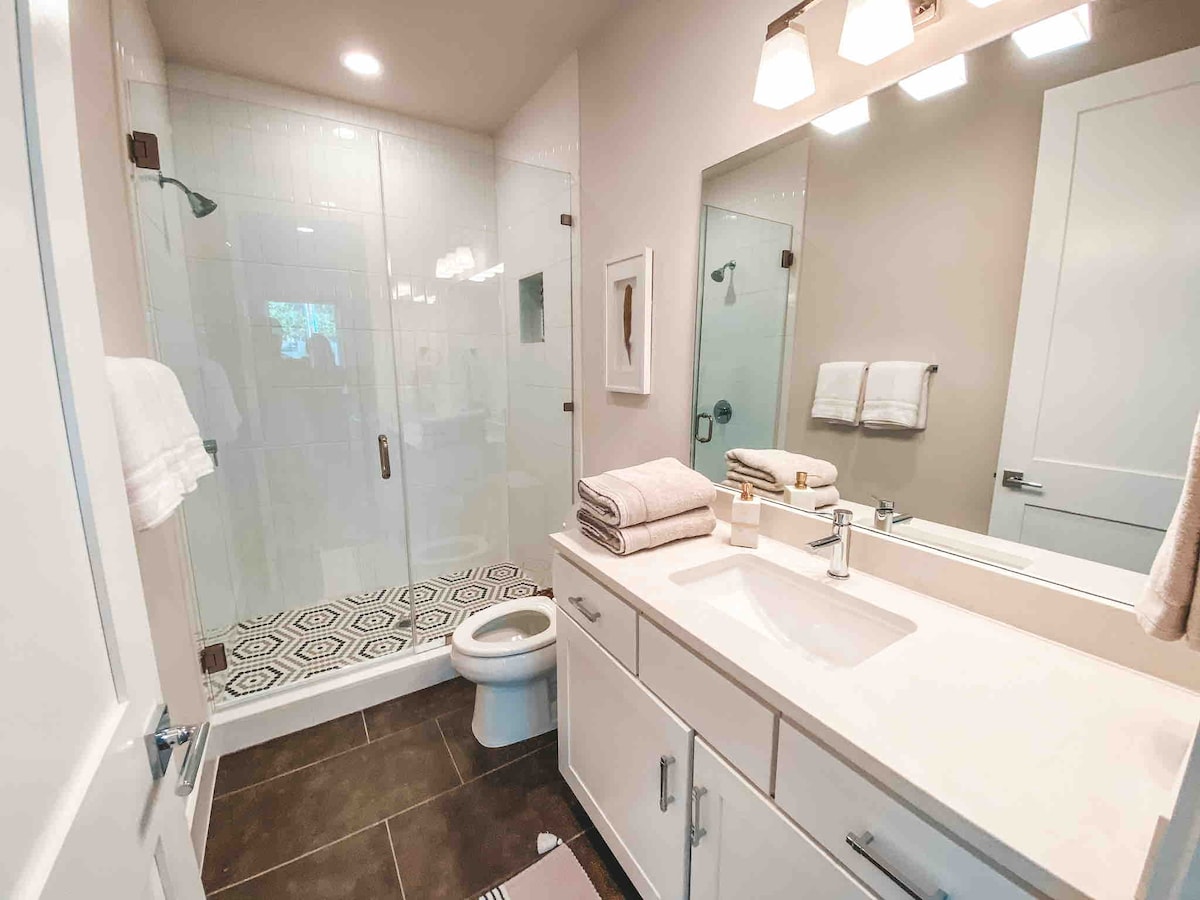 Brand New Studio Apartment with Private Entrance