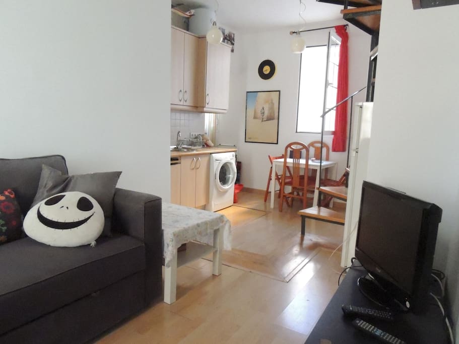salon (sofa cama cerrado)/living room (bedsofa closed)