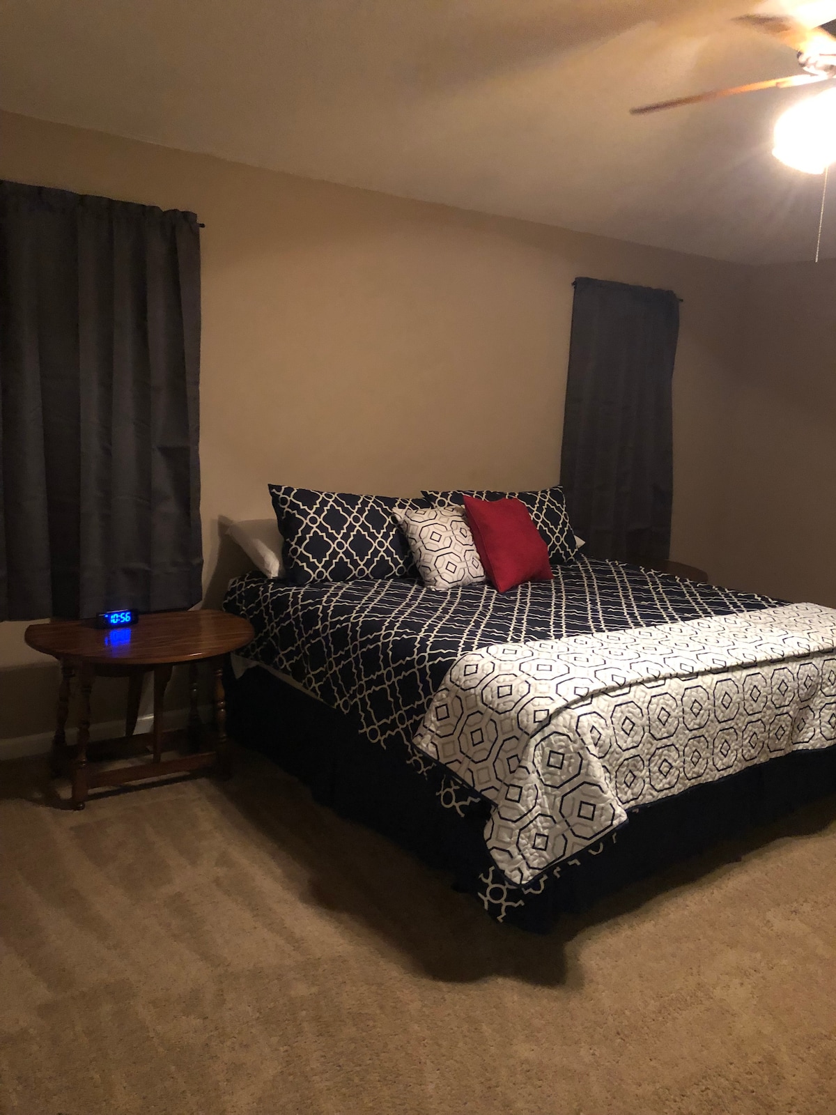 主卧加大双人床