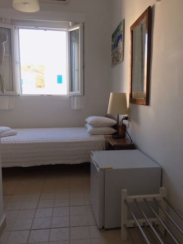 Small single room (tiny bathroom) in Mykonos town