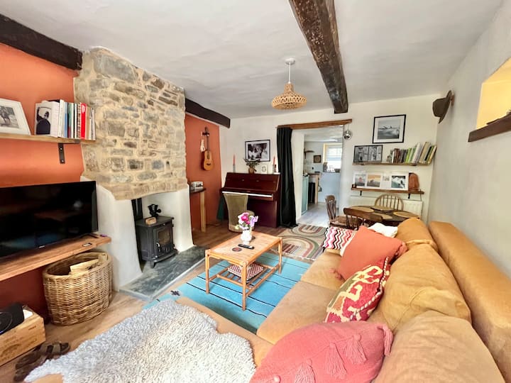 A charming, colourful, country cottage. - Cottages for Rent in