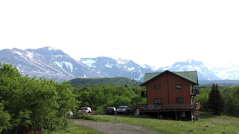 Payne Lake Lodge - 20 minutes from Waterton Park