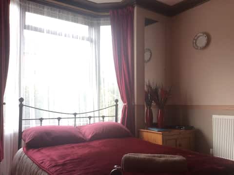 Stylish & Cosy Private Suite, near Town & Station.