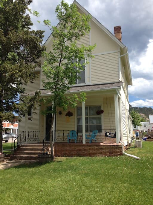 1895 Victorian with front porch swing and back patio with fire pit