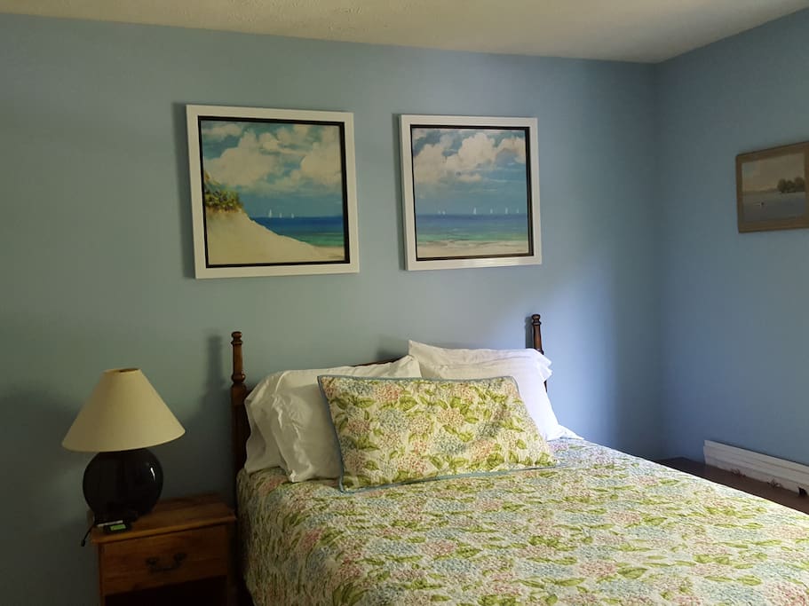 Bedroom with Queen size bed