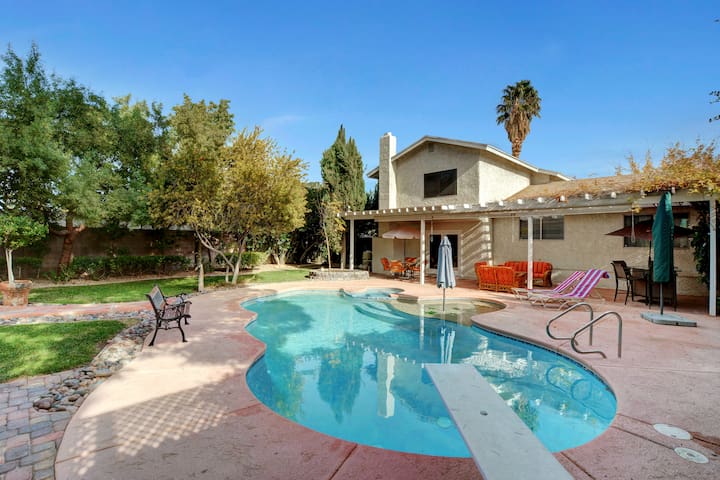 ELEGANT HOME CLOSE TO LV STRIP (up to 7 guests)