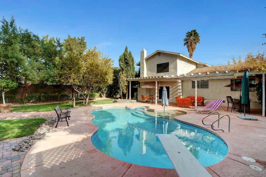 ELEGANT HOME, WITH POOL CLOSE TO LAS VEGAS STRIP Villas for Rent in