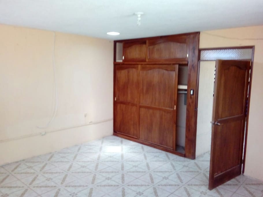 Habitación con closet