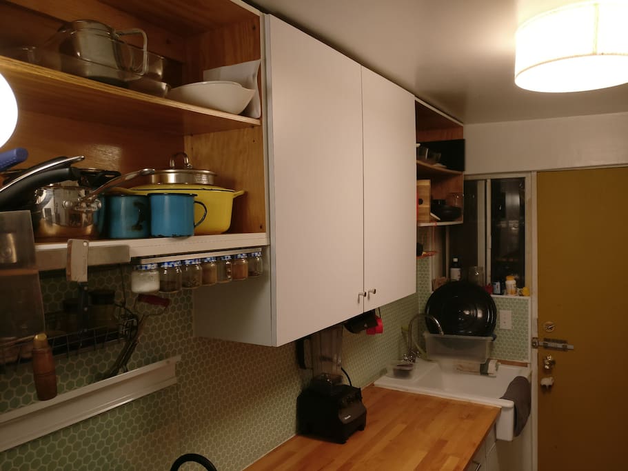 Equipped kitchen: duch oven, Vitamix, french press, big pots, keddle, comal and mate.