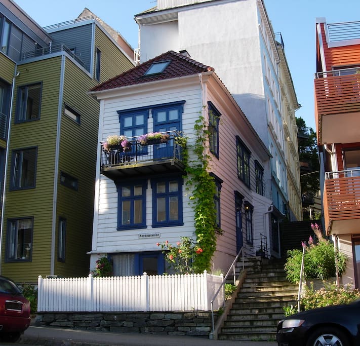 Beautiful house in walking distance to everything in Bergen City!