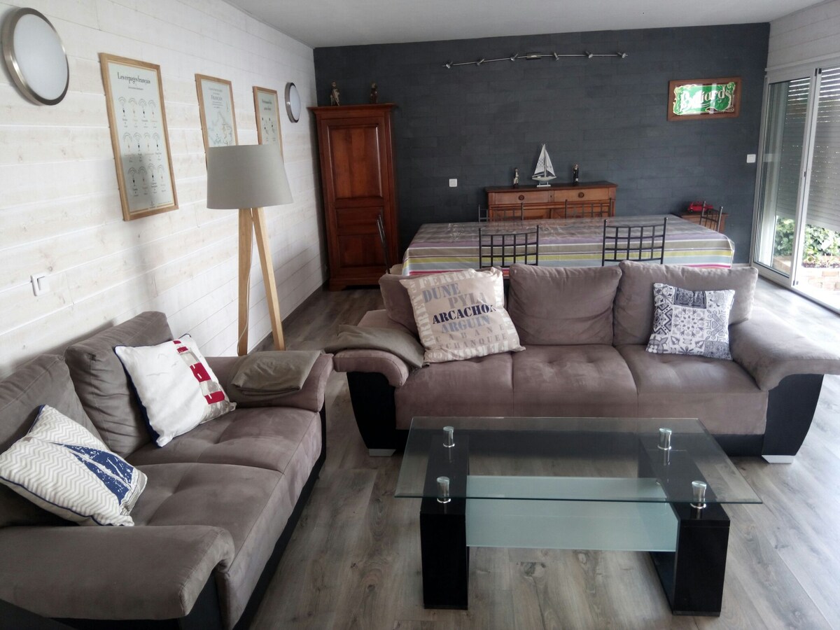 Download Maison plage table basse Desktop Wallpaper Free