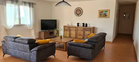 Top performing Airbnb: 130 m2 overlooking the bay of Calvi, citadel view in Calvi