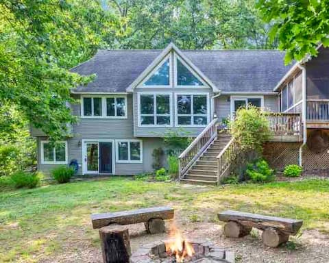 Modern Lakehouse, Private Dock near Harpers Ferry