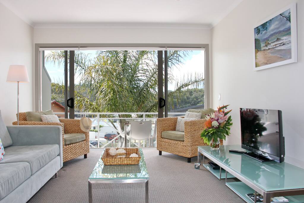 Lounge area with flat screen TV