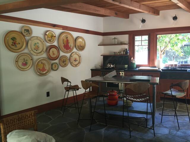 Very Private 2 Bedroom Guest House gallery image 5