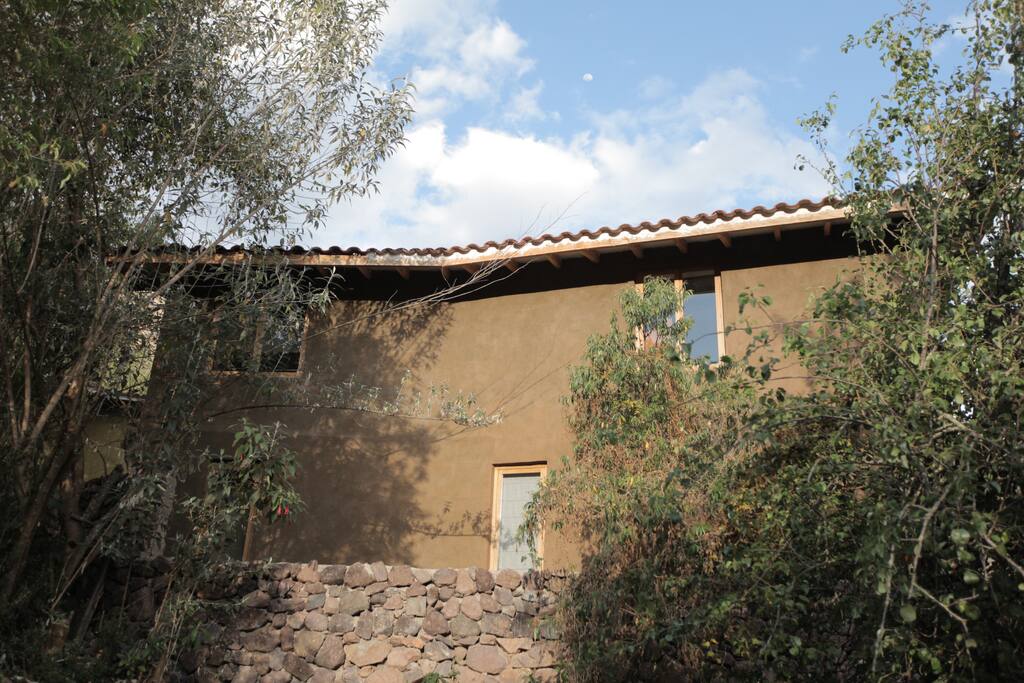 Fachada de ingreso a la casa.