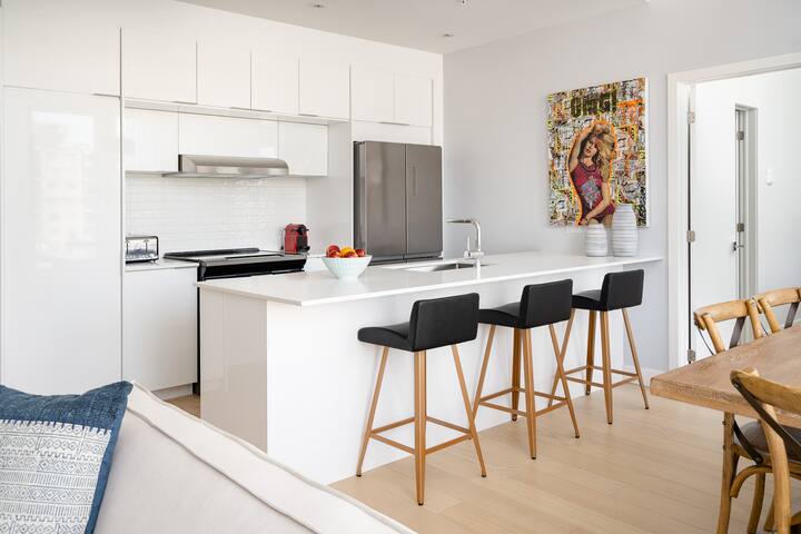 2 BR spectacular penthouse, terrace, Griffintown gallery image 2