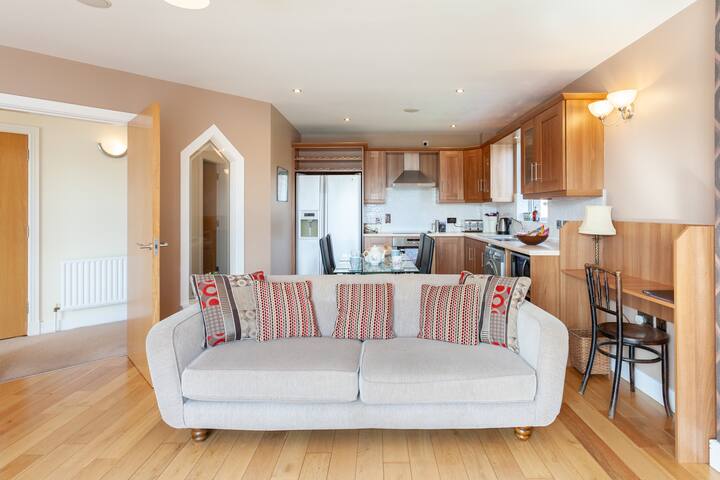 Entire 2 Bedroom Cosy Apartment