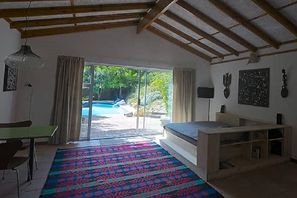 Studio in a quiet and stunning garden, the pool is at your feet.