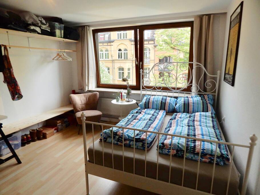 Bedroom / Schlafzimmer