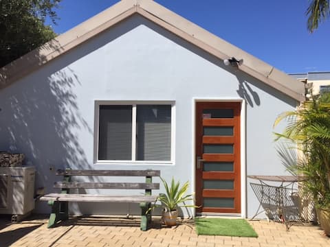 Top performing Airbnb: Fremantle Vibes - Queen Bed in Fremantle